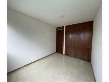 APARTAMENTO CON VISTA A LA CIUDAD Y AMPLIOS ESPACIOS