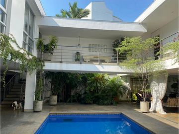 CASA INDEPENDIENTE CON PISCINA EN EL OESTE DE CALI