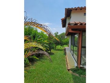 CASA CAMPESTRE CON PISCINA