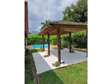 CASA CAMPESTRE CON PISCINA