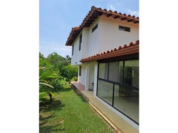 CASA CAMPESTRE CON PISCINA