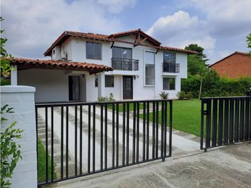 CASA CAMPESTRE CON PISCINA