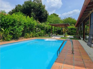 CASA CAMPESTRE CON PISCINA