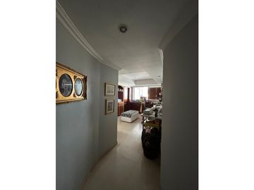AMPLIO APARTAMENTO CON VISTA A LA CIUDAD Y A LAS MONTAÑAS