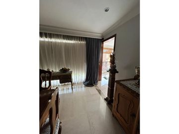 AMPLIO APARTAMENTO CON VISTA A LA CIUDAD Y A LAS MONTAÑAS