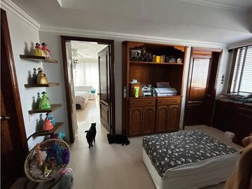 AMPLIO APARTAMENTO CON VISTA A LA CIUDAD Y A LAS MONTAÑAS