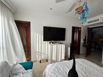 AMPLIO APARTAMENTO CON VISTA A LA CIUDAD Y A LAS MONTAÑAS