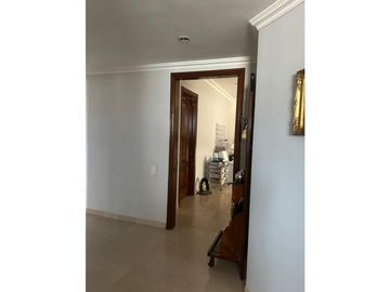 AMPLIO APARTAMENTO CON VISTA A LA CIUDAD Y A LAS MONTAÑAS