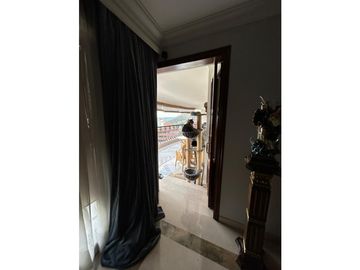AMPLIO APARTAMENTO CON VISTA A LA CIUDAD Y A LAS MONTAÑAS