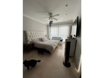 AMPLIO APARTAMENTO CON VISTA A LA CIUDAD Y A LAS MONTAÑAS