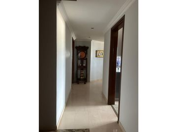 AMPLIO APARTAMENTO CON VISTA A LA CIUDAD Y A LAS MONTAÑAS