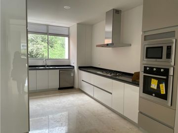 APARTAMENTO MODERNO  FRENTE AL RIO Y VISTA A LA CIUDAD