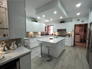 APARTAMENTO AMPLIO Y REMODELADO EN NORMANDIA