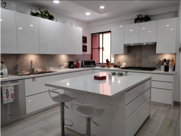 APARTAMENTO AMPLIO Y REMODELADO EN NORMANDIA
