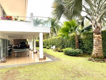 CASA CAMPESTRE CON AMPLIOS ESPACIOS