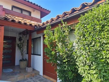 Casa en Venta en Barrio La Hacienda / Metro Quilin