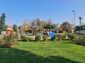 Casa en Venta en Barrio La Hacienda / Metro Quilin