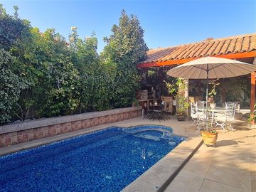 Casa en Venta en Barrio La Hacienda / Metro Quilin