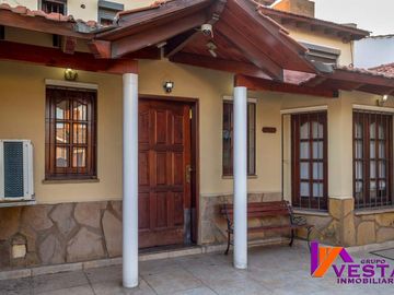 CASA EN VENTA BARRIO SAN CARLOS ZONA SUR