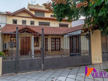 CASA EN VENTA BARRIO SAN CARLOS ZONA SUR