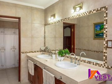 Los Pinos Ii *importante Casa En Venta *zona Oeste