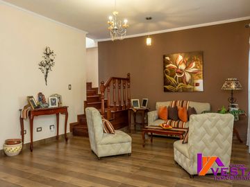 Los Pinos Ii *importante Casa En Venta *zona Oeste