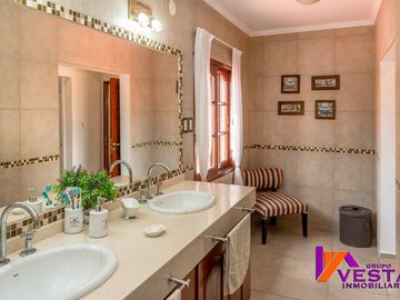 Los Pinos Ii *importante Casa En Venta *zona Oeste
