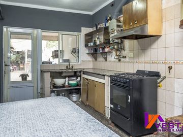 Pueyrredon 2000-casa En Venta-barrio Vicente Sola