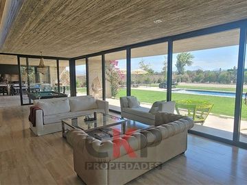 Casa en Venta en Condominio Exclusivo Las Brisas de Chicureo