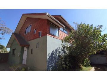 SE VENDE AMPLIA CASA EN EL RETIRO QUILPUÉ
