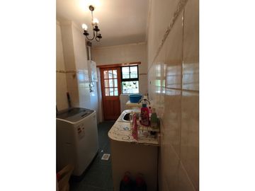 SE VENDE AMPLIA CASA EN EL RETIRO QUILPUÉ