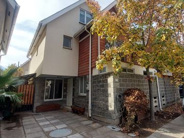 CASA EN CONDOMINIO (4D-3B)- HUECHURABA