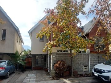 CASA EN CONDOMINIO (4D-3B)- HUECHURABA