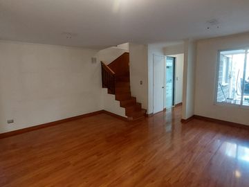 CASA EN CONDOMINIO (4D-3B)- HUECHURABA