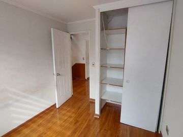 CASA EN CONDOMINIO (4D-3B)- HUECHURABA