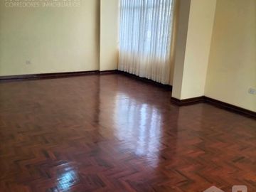VENDO CASA EN BELLAVISTA, ALT. CDRA 3 DE CALLE LOS HALCONES.