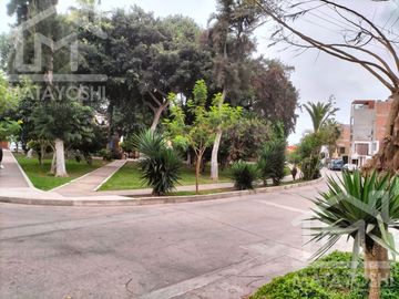 VENDO CASA EN BELLAVISTA, ALT. CDRA 3 DE CALLE LOS HALCONES.