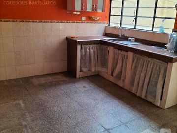 VENDO CASA EN BELLAVISTA, ALT. CDRA 3 DE CALLE LOS HALCONES.