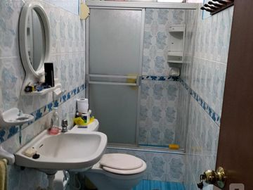 VENDO CASA EN BELLAVISTA, ALT. CDRA 3 DE CALLE LOS HALCONES.