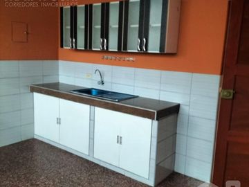 VENDO CASA EN BELLAVISTA, ALT. CDRA 3 DE CALLE LOS HALCONES.