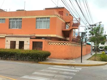VENDO CASA EN BELLAVISTA, ALT. CDRA 3 DE CALLE LOS HALCONES.