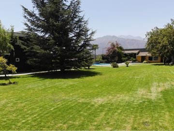 Exclusiva Propiedad con Vista al Río Maipo!