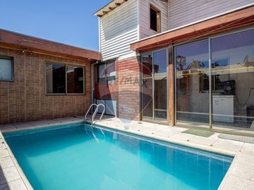 Amplia Casa Rebajada con Piscina
