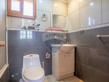 Amplia Casa Rebajada con Piscina
