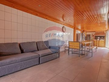 Amplia Casa Rebajada con Piscina