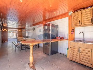 Amplia Casa Rebajada con Piscina