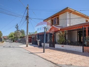 Amplia Casa Rebajada con Piscina