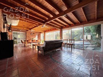 Casa con piscina en Campos De Echeverria