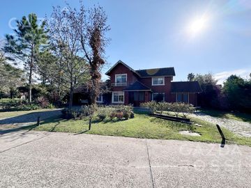 Casa con piscina en Campos De Echeverria