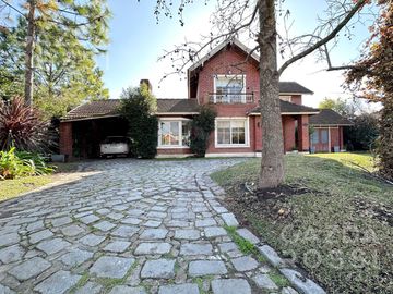 Casa con piscina en Campos De Echeverria